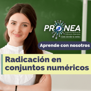 Una maestra con los brazos cruzados. Presenta el tema "Radicación en conjuntos numéricos". Se lee la leyenda "Aprende con nosotros" del Programa Nacional de Educación Alternativa (Pronea).