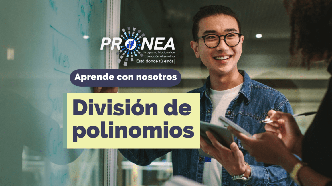 Un profesor explica el tema "División de polinomios". Se lee "aprende con nosotros", del Programa Nacional de Educación Alternativa (PRONEA).