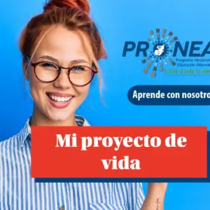 Mi proyecto de vida-1 Una chica está celebrando que logró una meta con los puños. Está sonriendo. Se presenta el tema "Mi proyecto de vida". Se lee "Aprende con nosotros", del Programa Nacional de Educación Alternativa (Pronea).