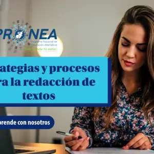 Es una mujer con el pelo largo. Está concentrada, escribe algo. Se presenta el tema "Estrategias y procesos para la redacción de textos". Se lee "Aprende con nosotros" del Programa Nacional de Educación Alternativa (PRONEA).