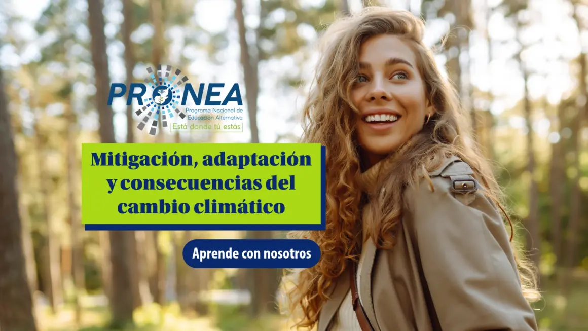 Es una chica con el pelo largo. Está sonriendo y se encuentra en un bosque. Se presenta el tema "Mitigación, adaptación y consecuencias del cambio climático". Se lee "Aprende con nosotros", del Programa Nacional de Educación Alternativa (Pronea).
