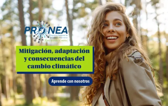 Es una chica con el pelo largo. Está sonriendo y se encuentra en un bosque. Se presenta el tema "Mitigación, adaptación y consecuencias del cambio climático". Se lee "Aprende con nosotros", del Programa Nacional de Educación Alternativa (Pronea).