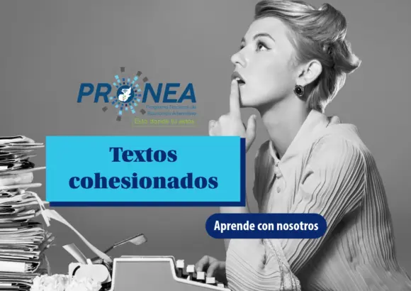 Una imagen en blanco y negro. Aparece una mujer pensando enfrente de una máquina de escribir y una pila de hojas de papel. Se presenta el tema "textos cohesionados". Se lee "Aprende con nosotros", del Programa Nacional de Educación Alternativa (Pronea).